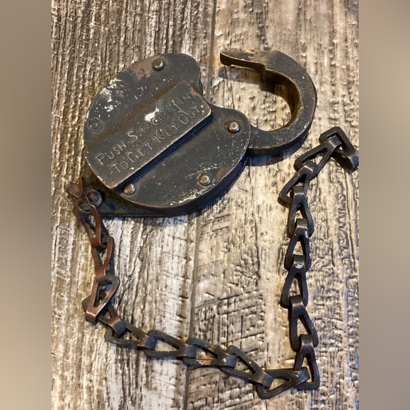 TRULY VINTAGE FIND- 1940 Western Union Tel•Co. Chained Lock 🔒40s Decor Antique - Picture 3 of 3